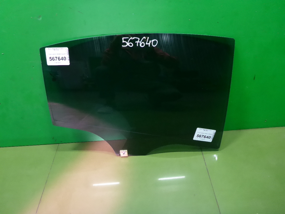 Стекло двери задней правой