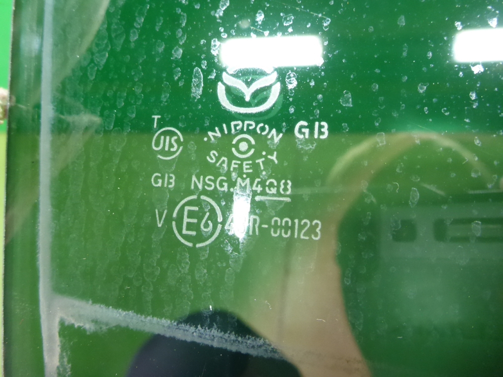 Стекло двери задней правой