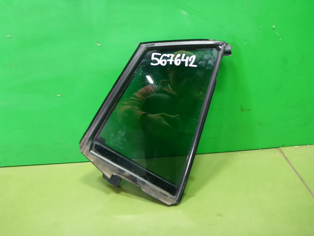 Стекло двери задней правой (форточка)