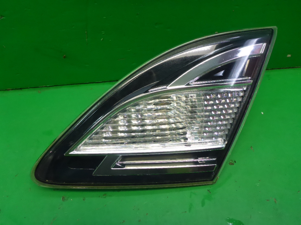 Фонарь задний внутренний правый