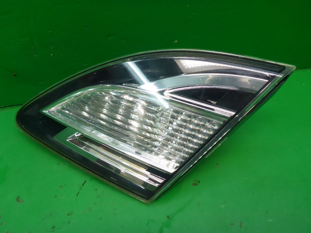 Фонарь задний внутренний правый