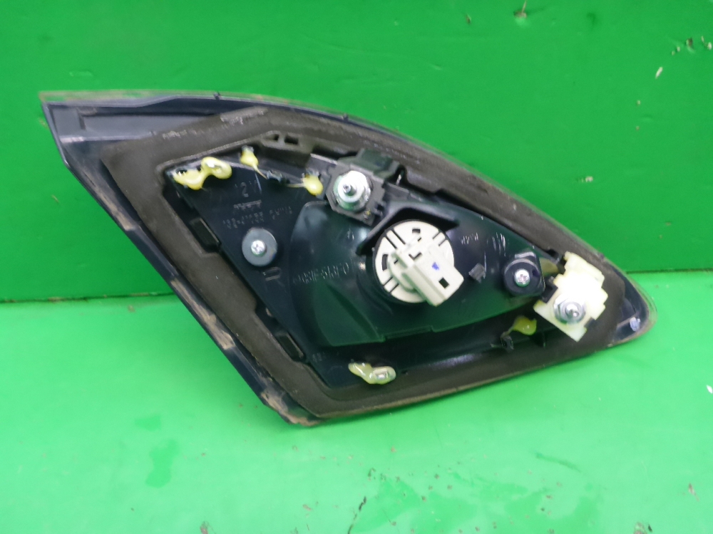 Фонарь задний внутренний правый