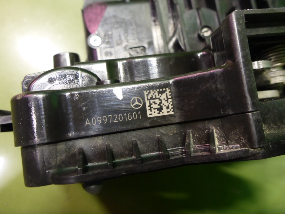 Замок двери передней правой