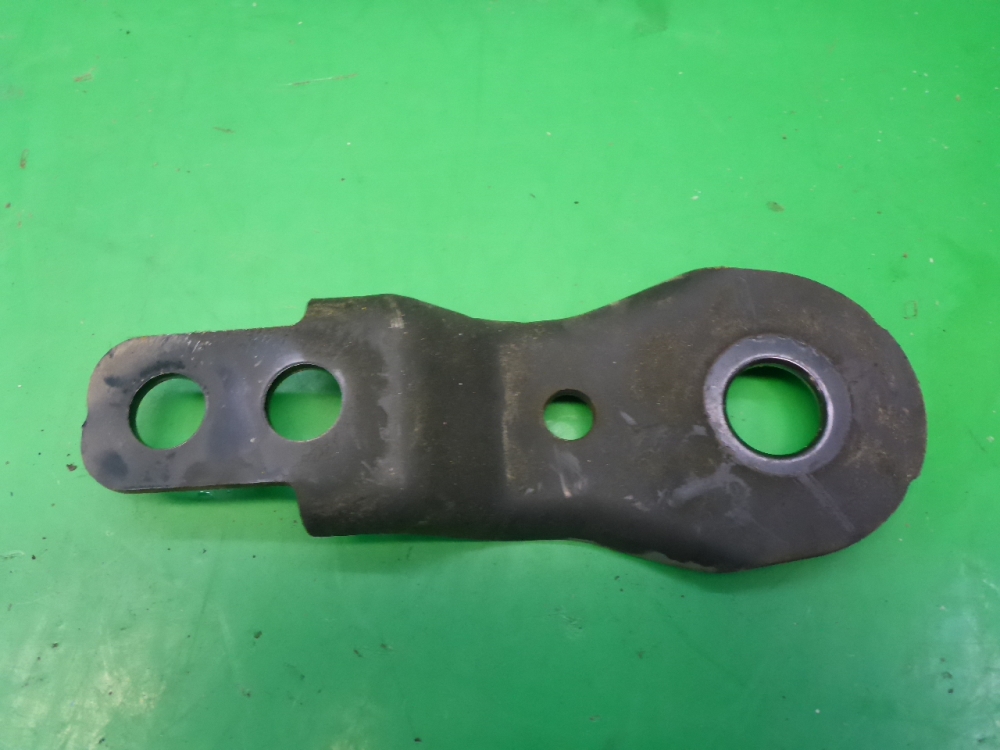 Кронштейн задней балки