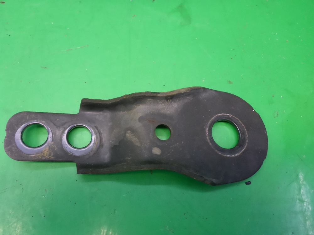 Кронштейн задней балки