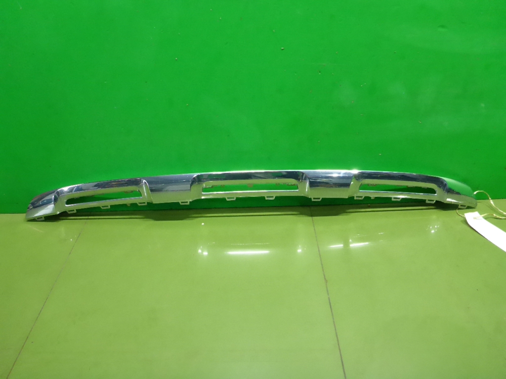 Накладка переднего бампера центральная