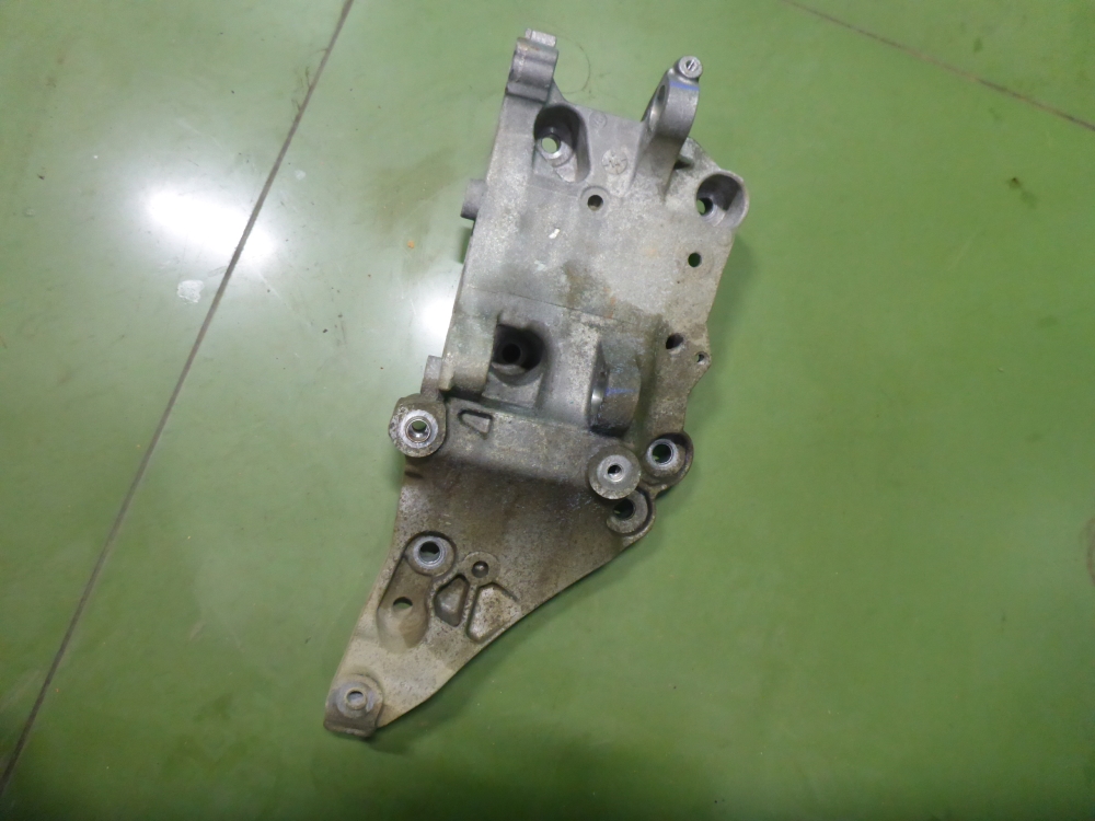 Кронштейн генератора