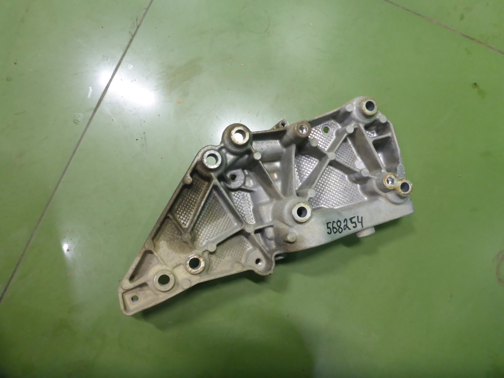 Кронштейн генератора