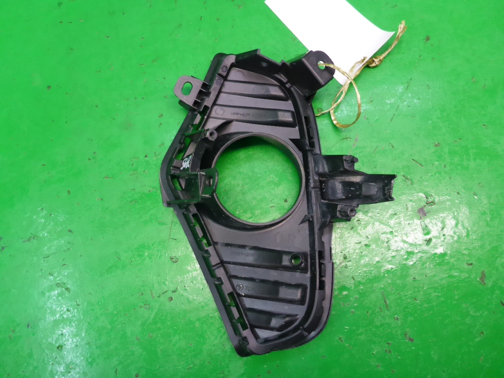 Рамка противотуманной фары правой