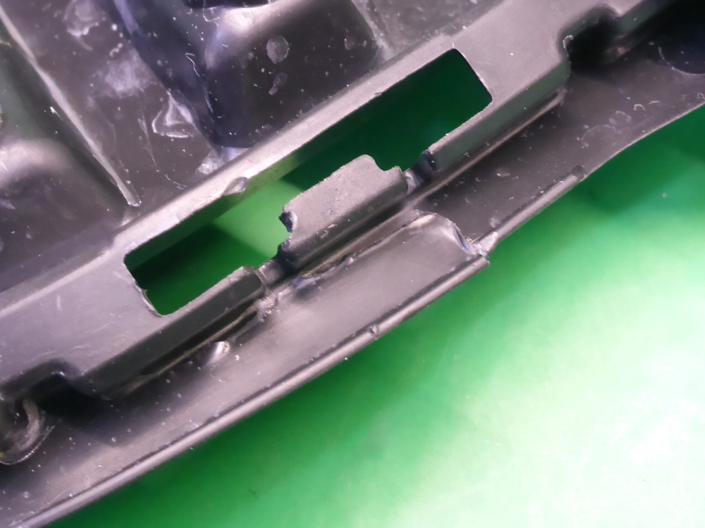 Рамка противотуманной фары правой