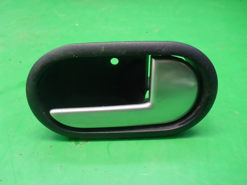 Ручка двери передней внутренняя правая