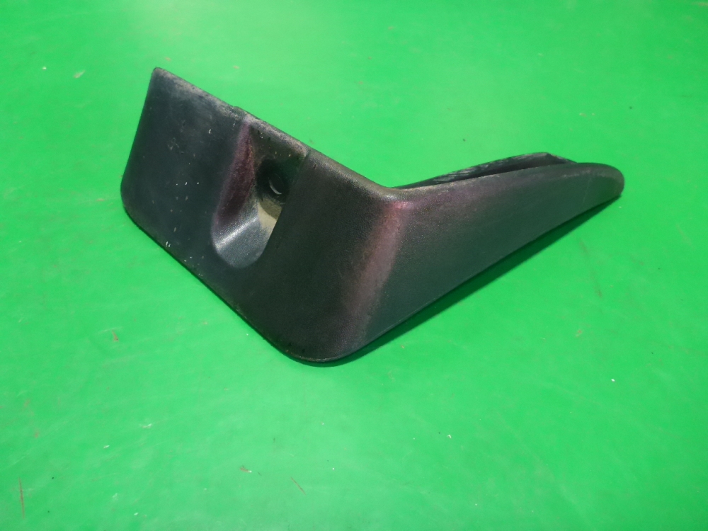 Брызговик задний правый