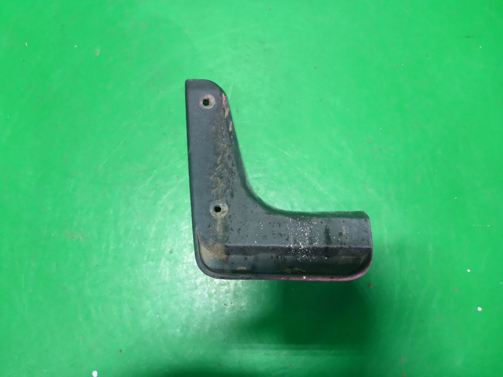 Брызговик задний правый