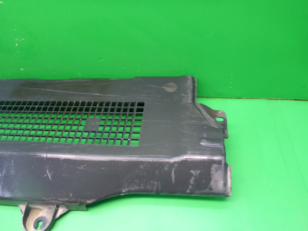 Защита антигравийная правая