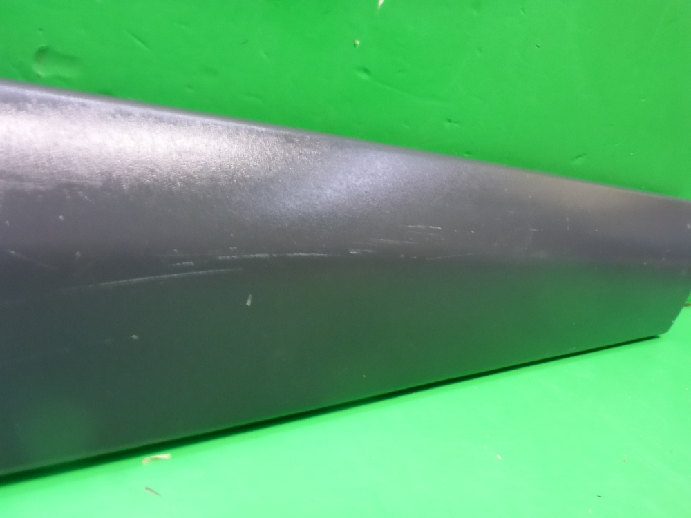 Накладка двери передней левой