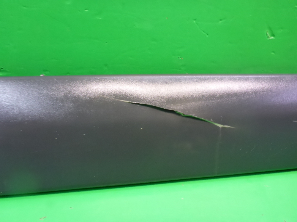 Накладка двери передней левой