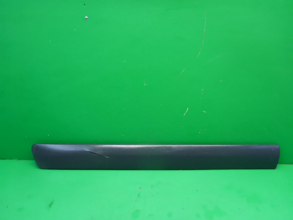 Накладка двери передней левой