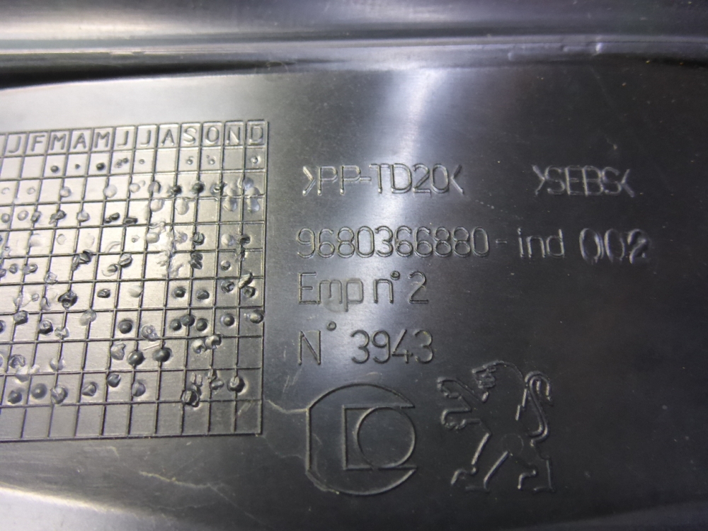 Молдинг лобового стекла