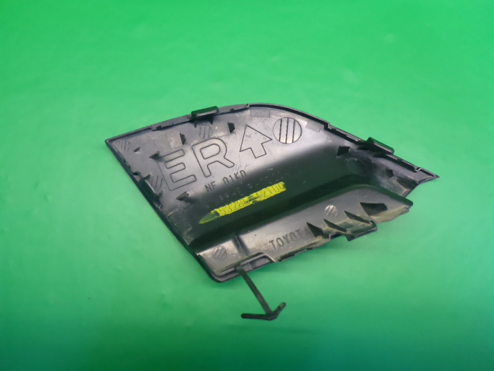 Заглушка бампера правая