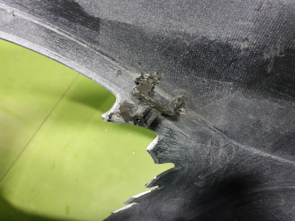 Бампер передний