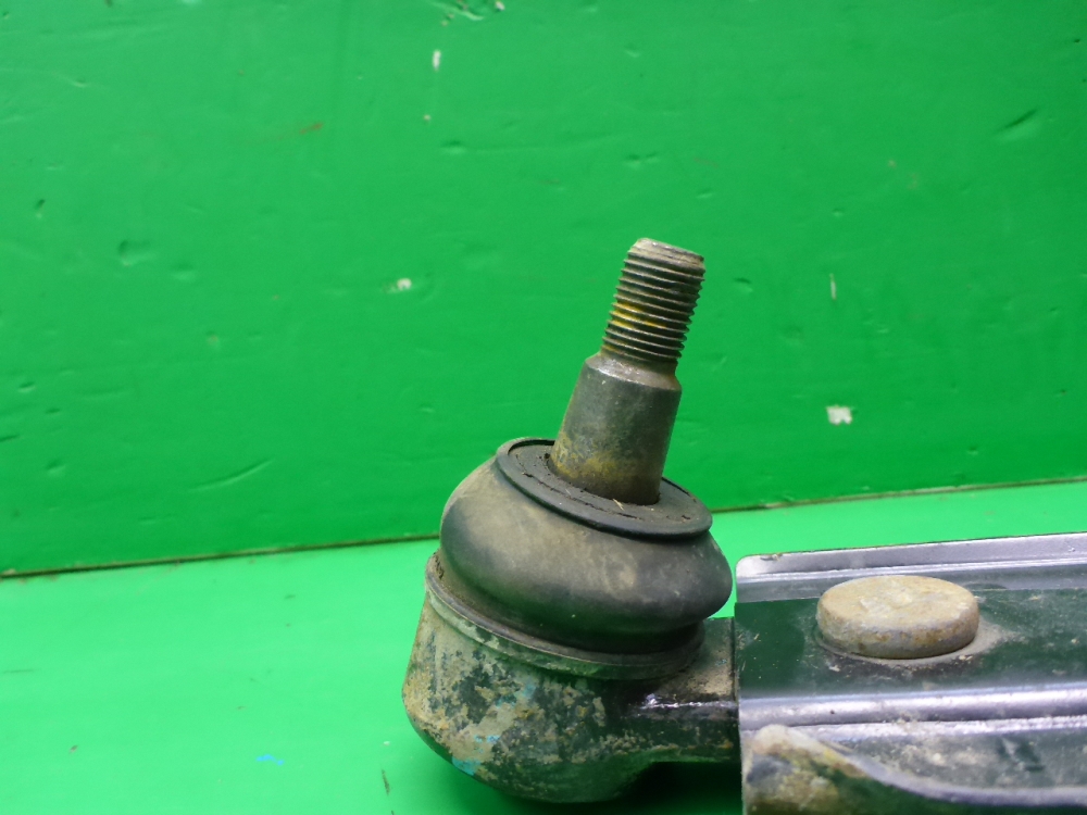 Рычаг передний левый