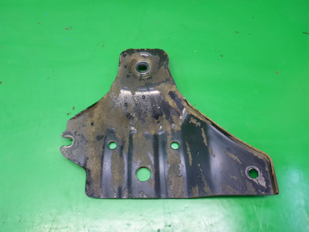 Кронштейн передней балки