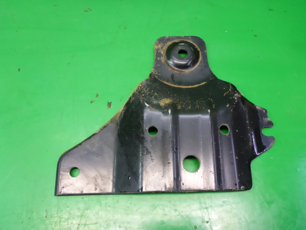 Кронштейн передней балки