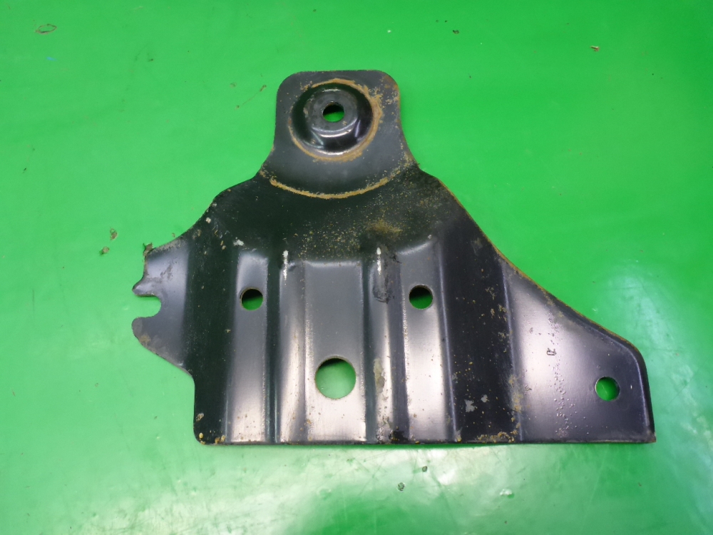 Кронштейн передней балки