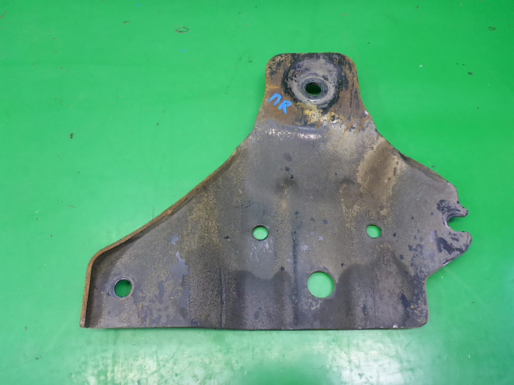 Кронштейн передней балки