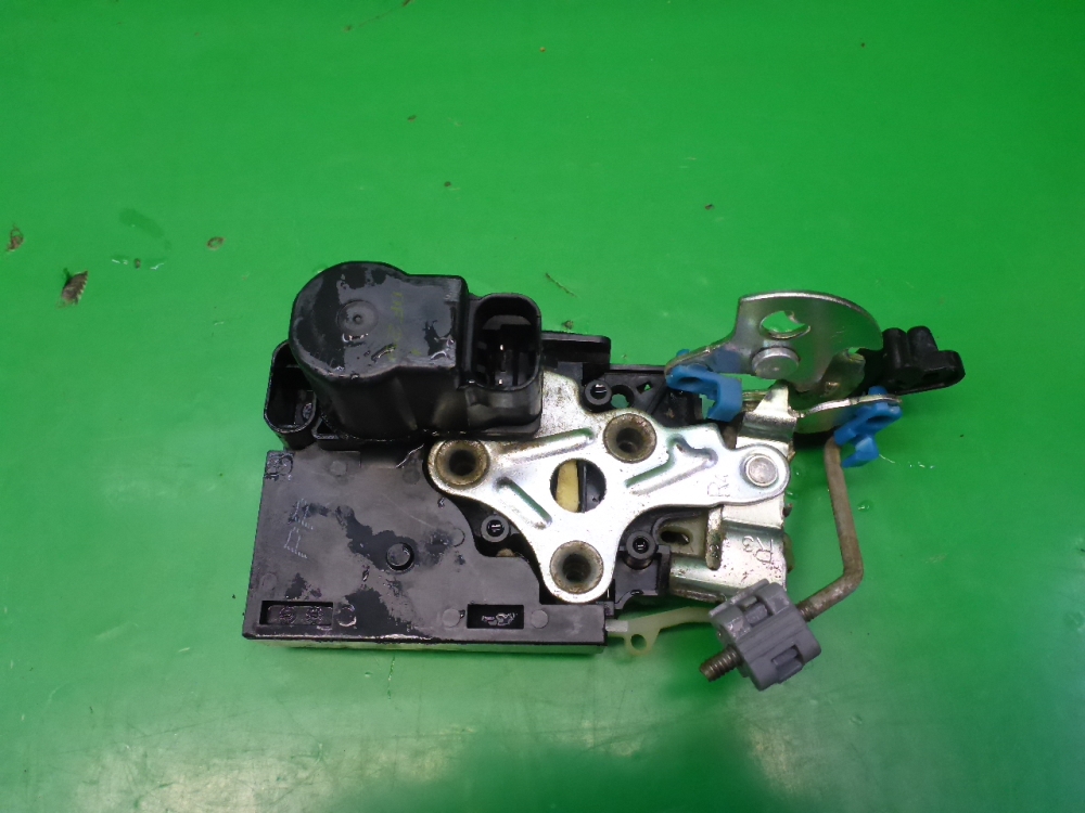 Замок двери задней правой