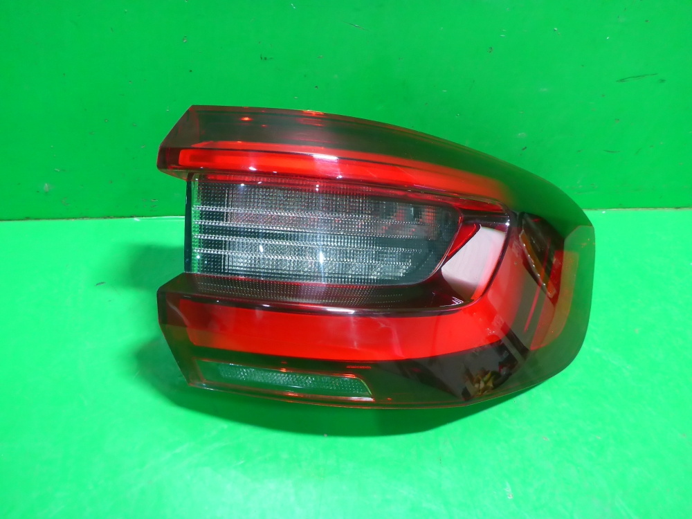 Фонарь задний наружный правый