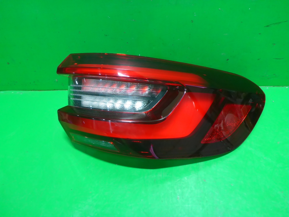 Фонарь задний наружный правый