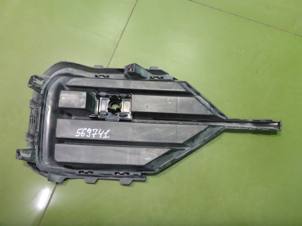 Решетка в бампер правая