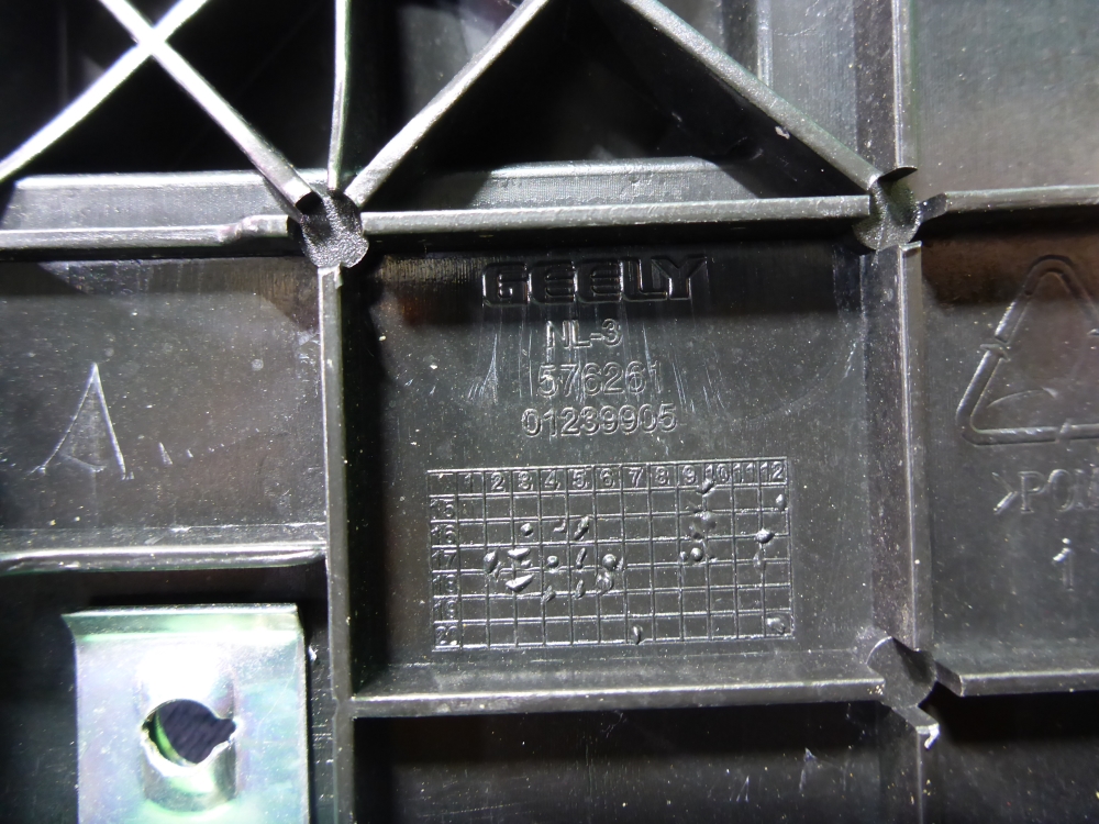 Кронштейн переднего бампера левый