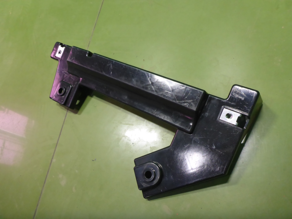 Кронштейн переднего бампера левый