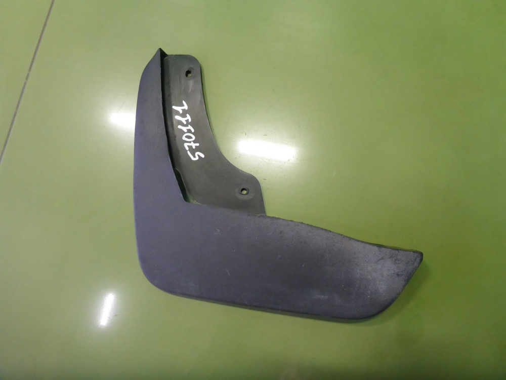 Брызговик передний левый