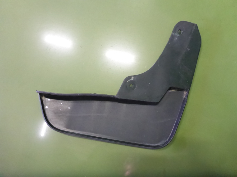 Брызговик передний левый