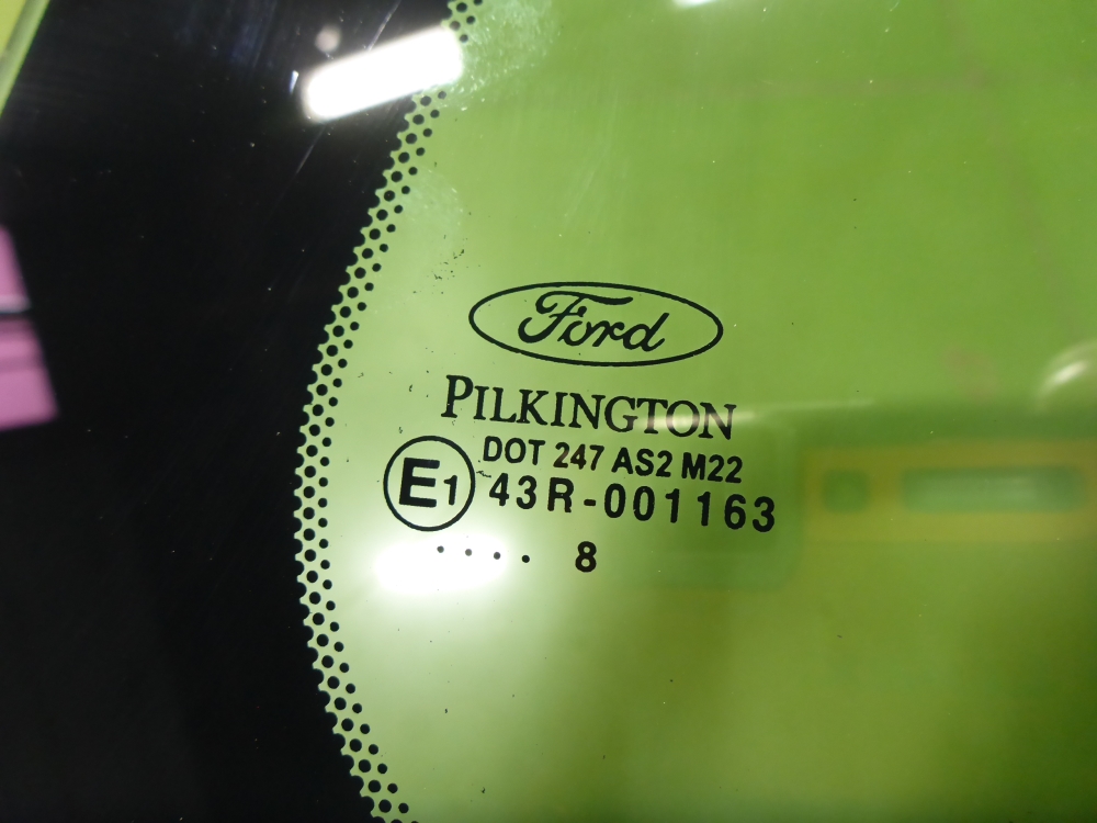 Стекло кузовное глухое правое