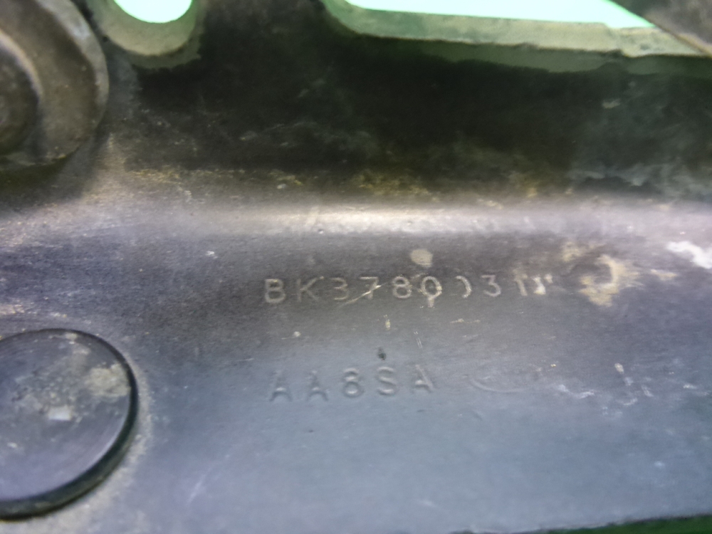 Петля капота левая