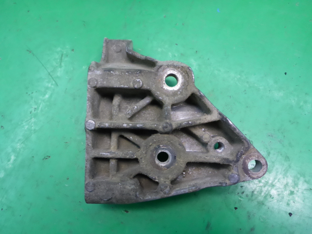 Кронштейн ГУР