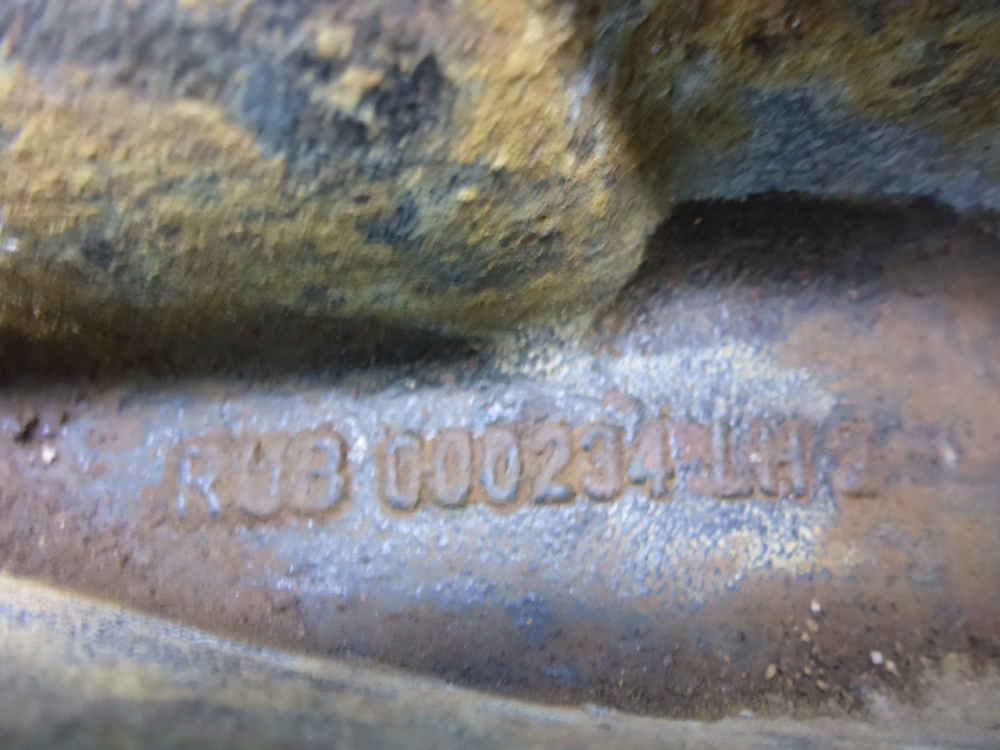 Кулак поворотный передний левый