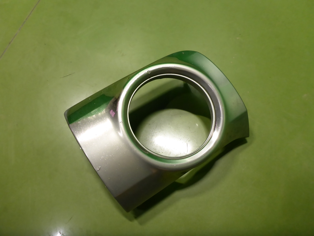 Рамка противотуманной фары правой