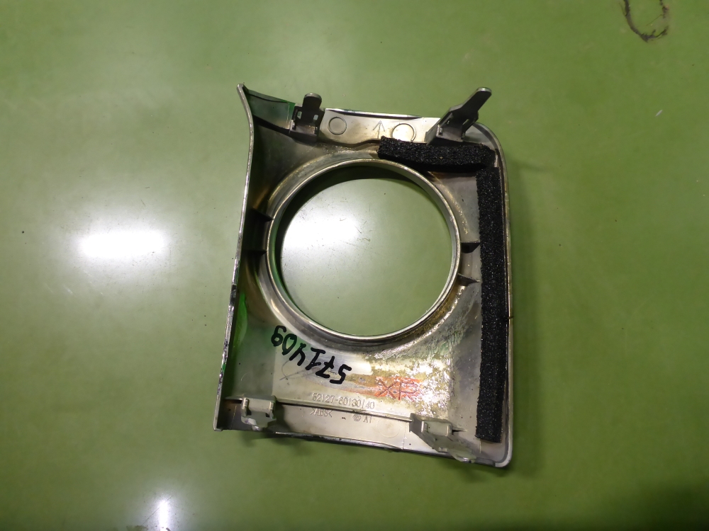 Рамка противотуманной фары правой