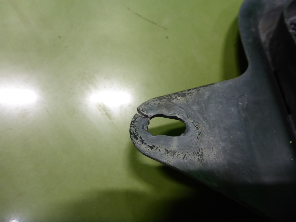 Кронштейн фары противотуманной левой