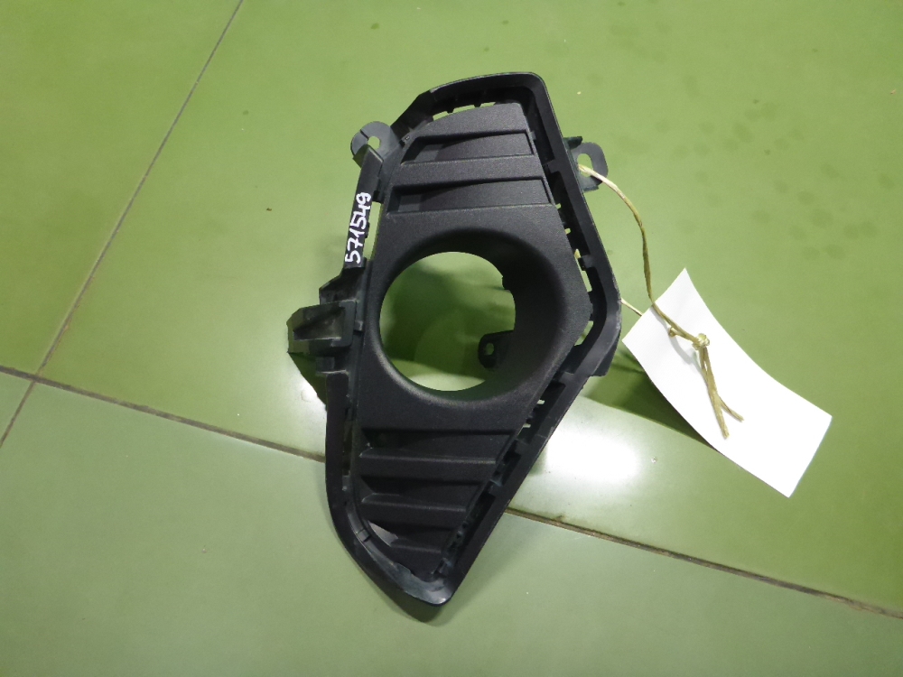 Рамка противотуманной фары правой