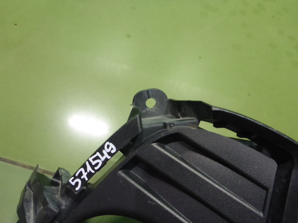 Рамка противотуманной фары правой