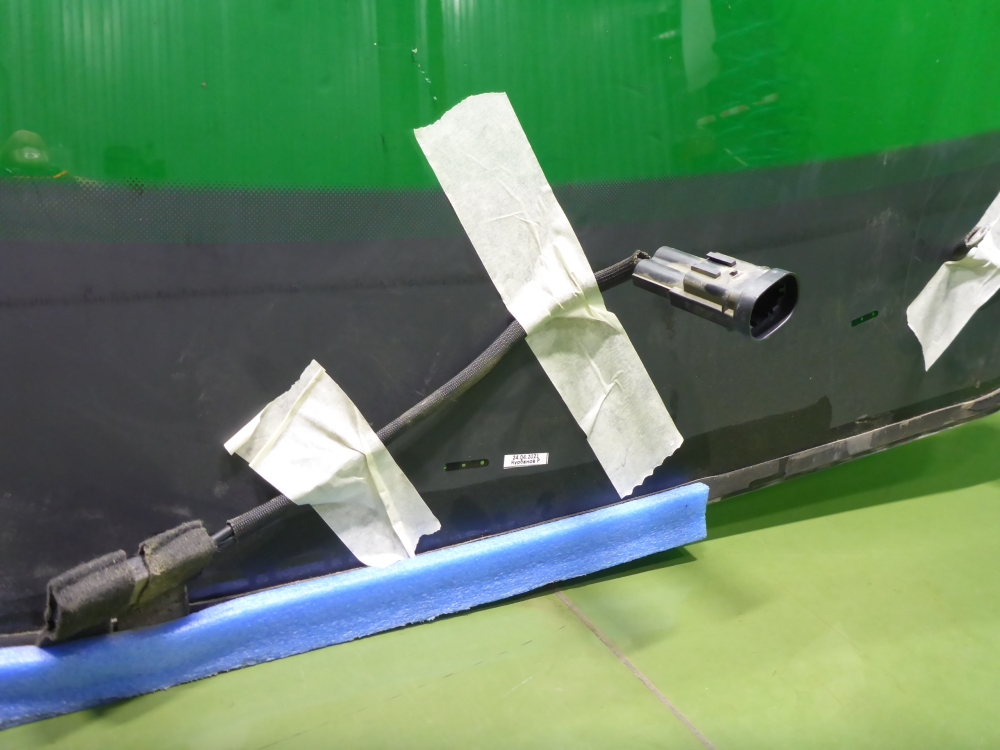 Стекло лобовое