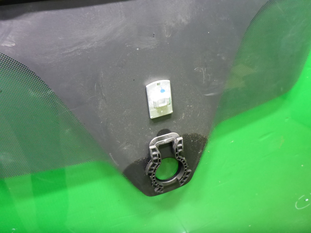 Стекло лобовое