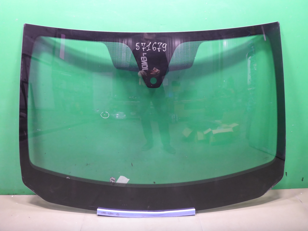 Стекло лобовое