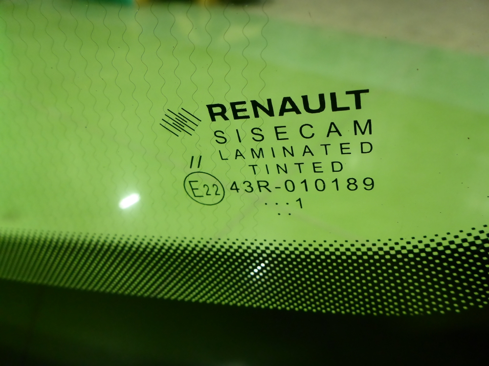 Стекло лобовое